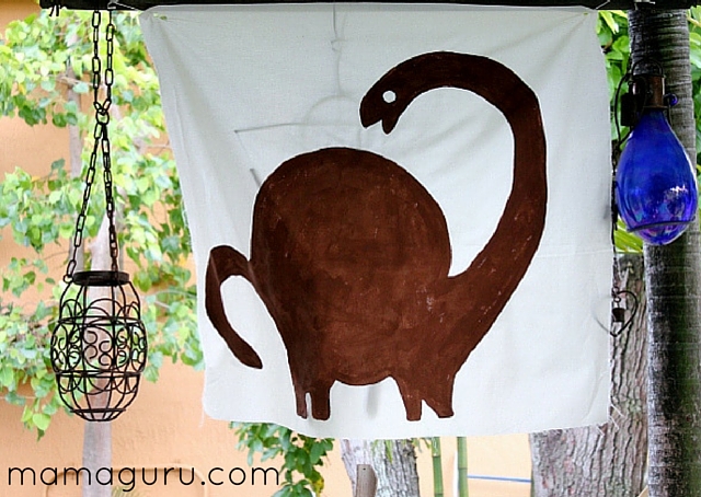 5 Awesome Dinosaur Party Activities • Mamaguru